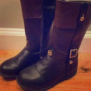 Michael  Korea’s girls boots size 11